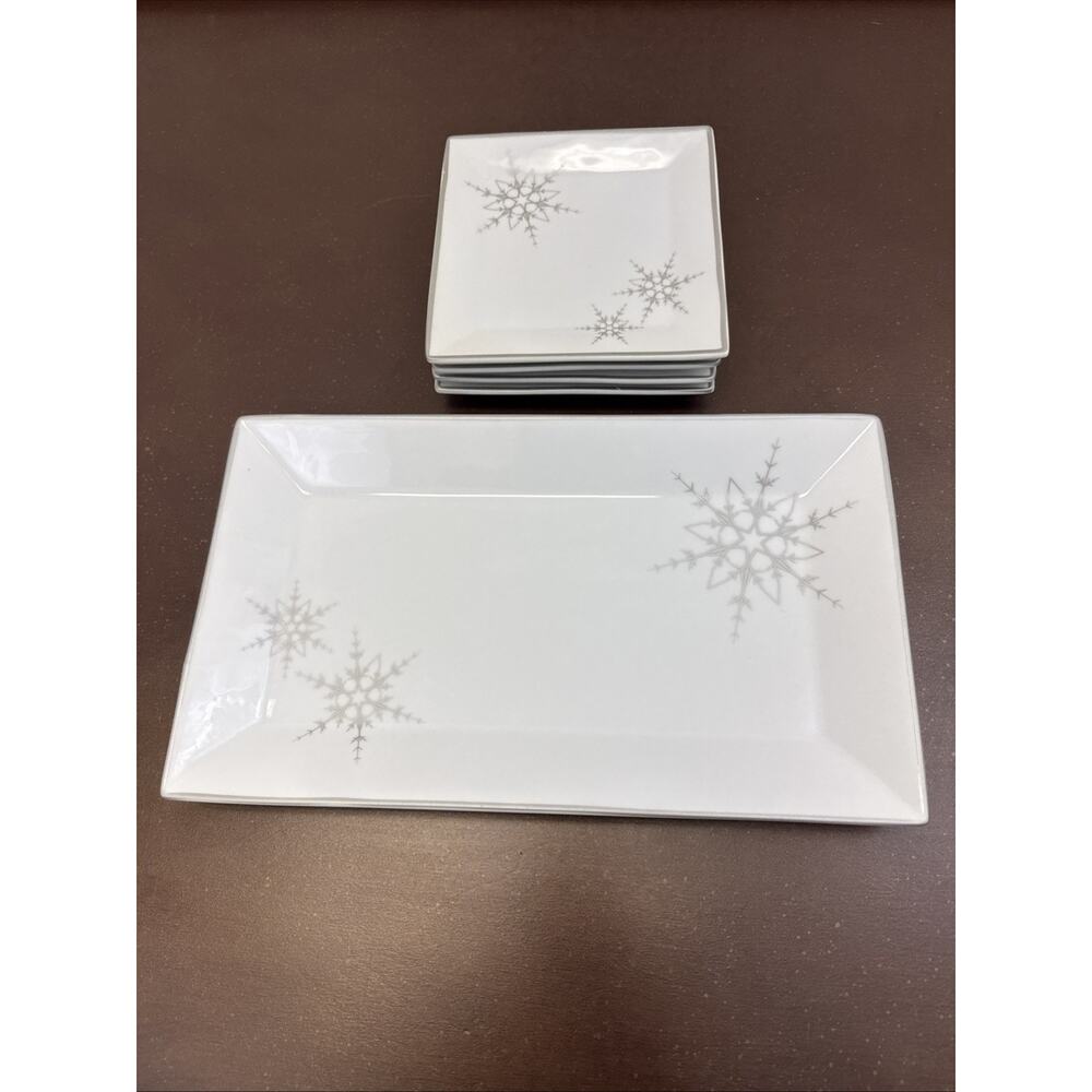 ULTA BEAUTY 5 pc Silver & White Snowflake Serving Set 1 Tray + 4 Plates